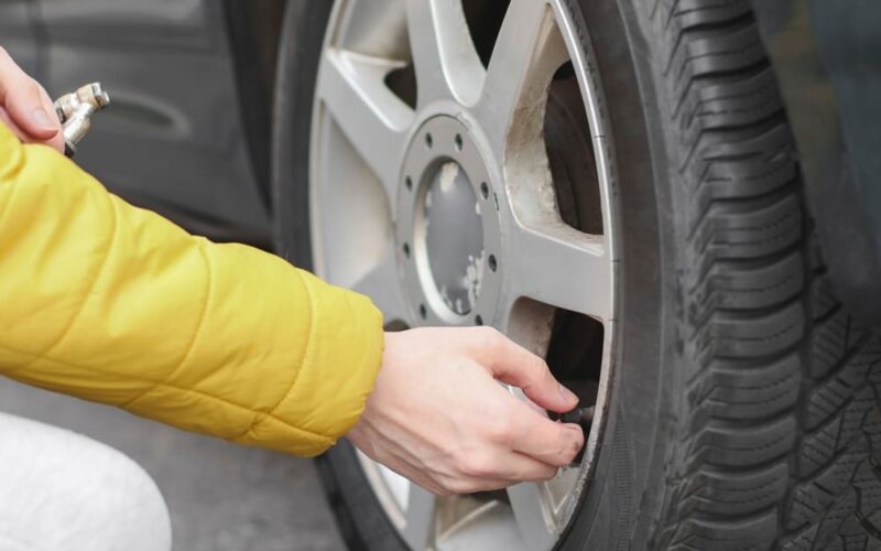 Seguridad en carretera: cómo revisar frenos y llantas antes de viajar